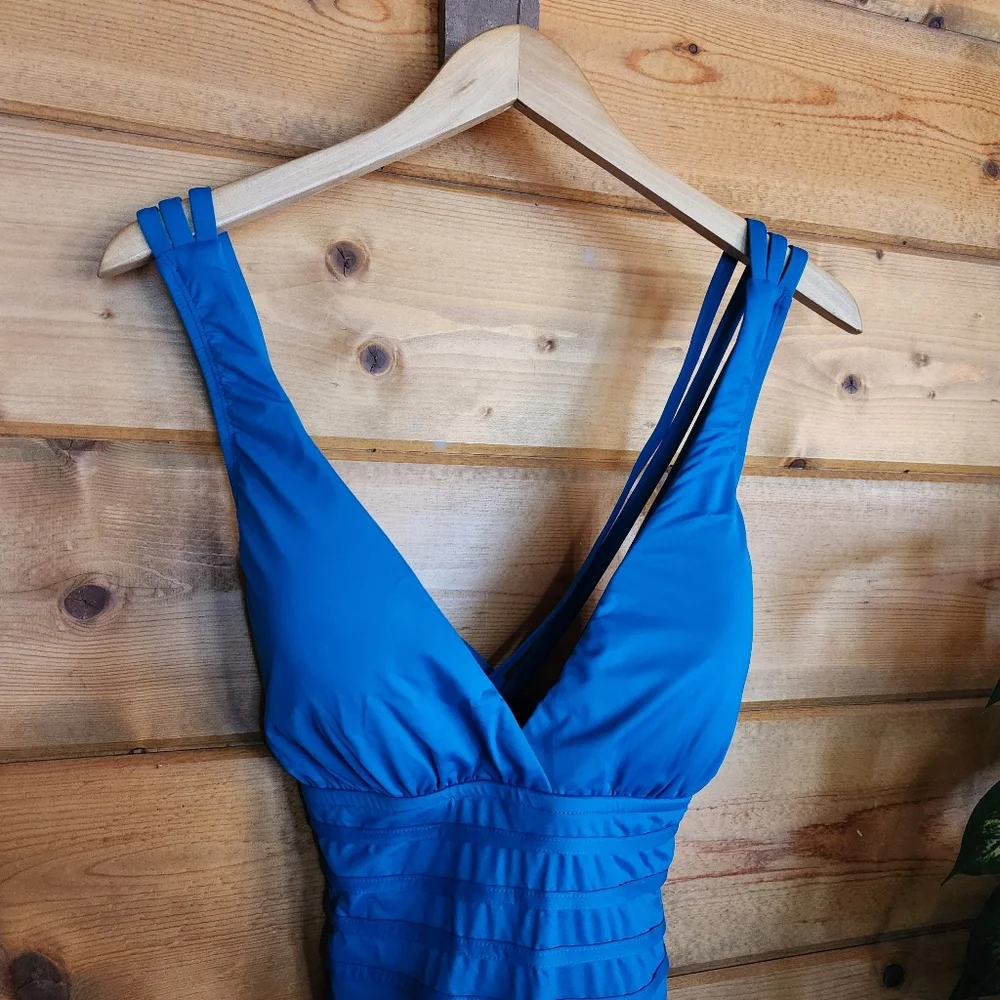 LA BLANCA NWT Island Goddess Blue Multi-Strap Cross-Back Swimsuit UPF 50 Size 14